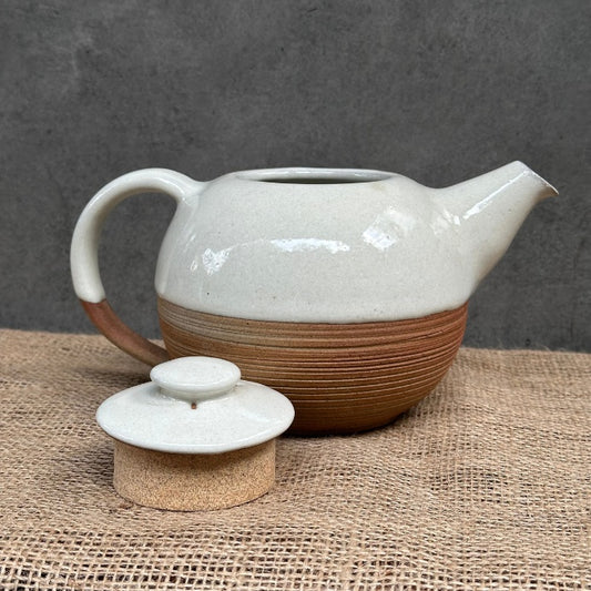 Ribbed beige Teapot