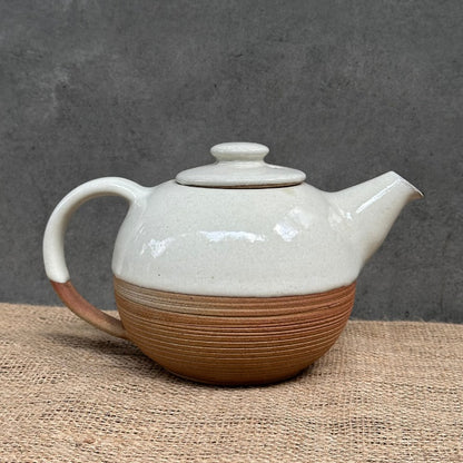 Ribbed beige Teapot