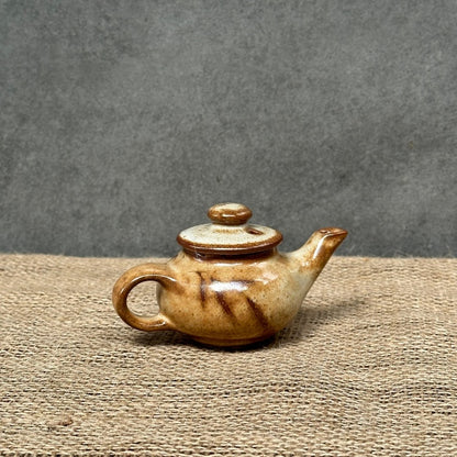 Tiny teapot - coffee brown