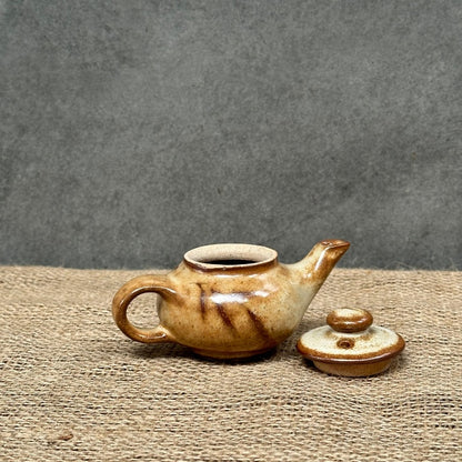 Tiny teapot - coffee brown